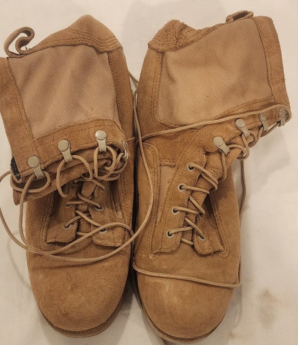 Wellco Combat Boots – Estimated Size 10 – Vibram Sole – Tan – US Military